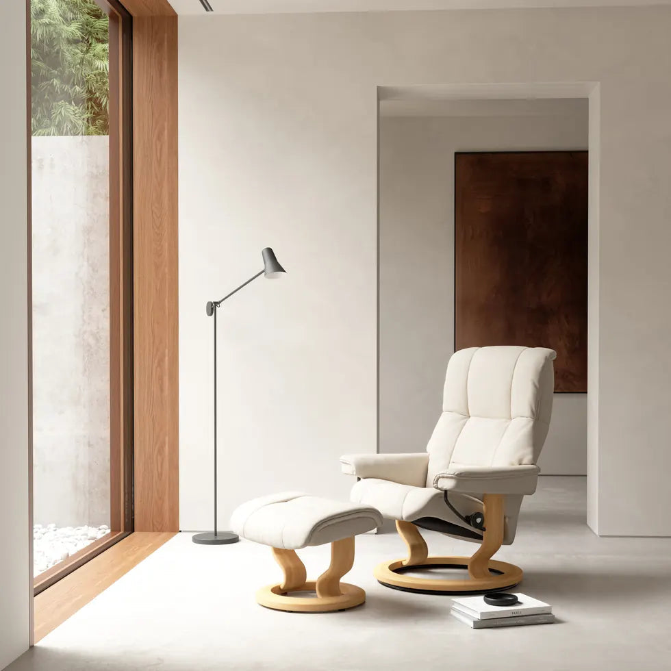 Stressless Mayfair relaxfauteuil in leder op houten Classic onderstel met voetenbank