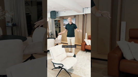 Canapé Stressless, chaises de salle à manger et table d'appoint réunis dans un salon — la gamme complète Stressless chez Stressless Store