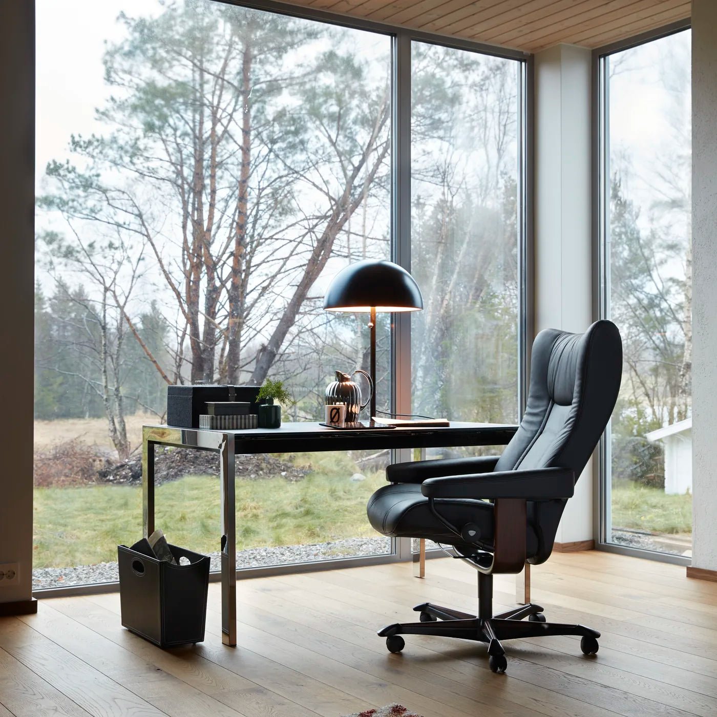 Stressless relaxzetel als bureaustoel bij het raam