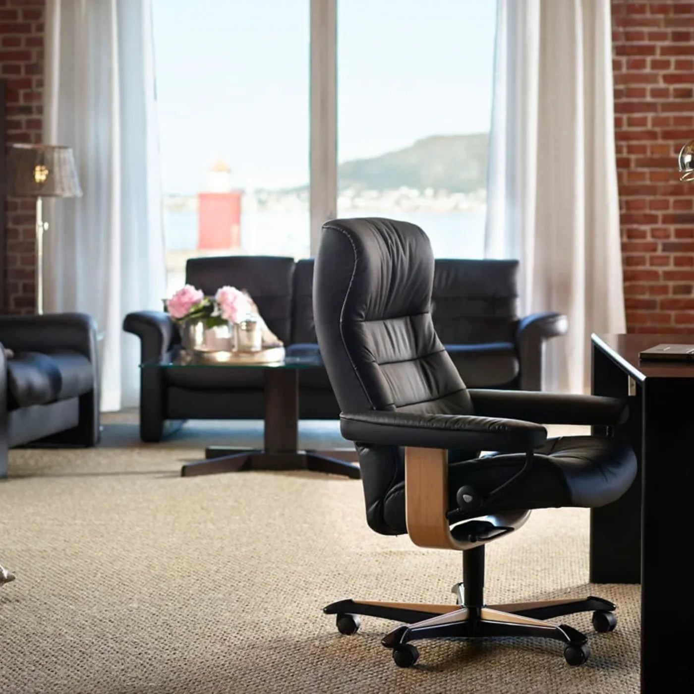 Stressless relaxzetel als bureaustoel in een loft