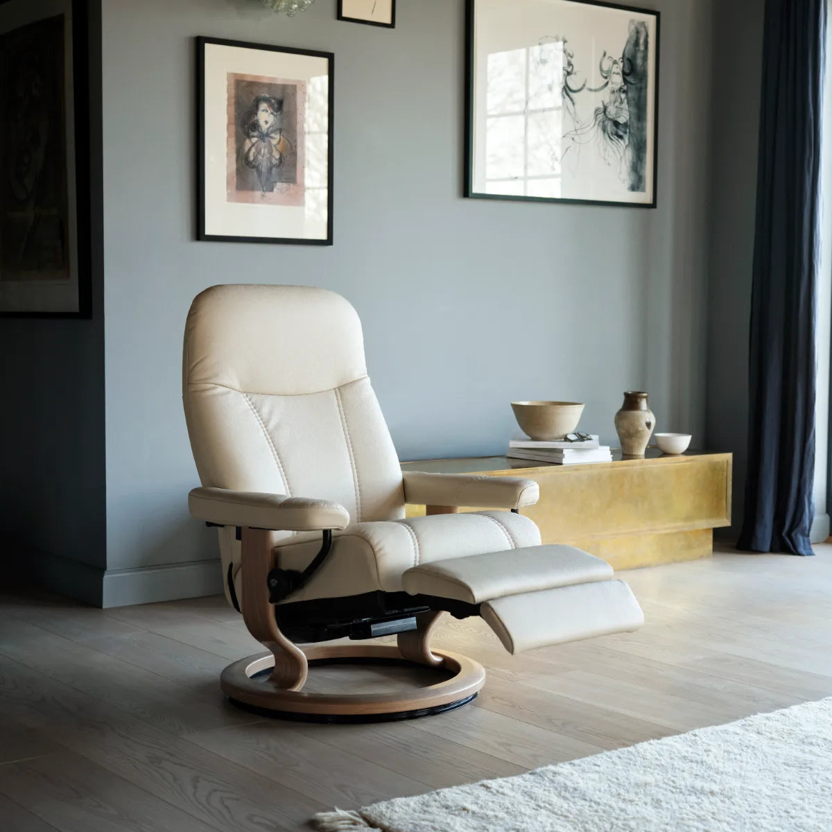 Stressless Consul Power in cream Batick leather on an oak base in a bright living room