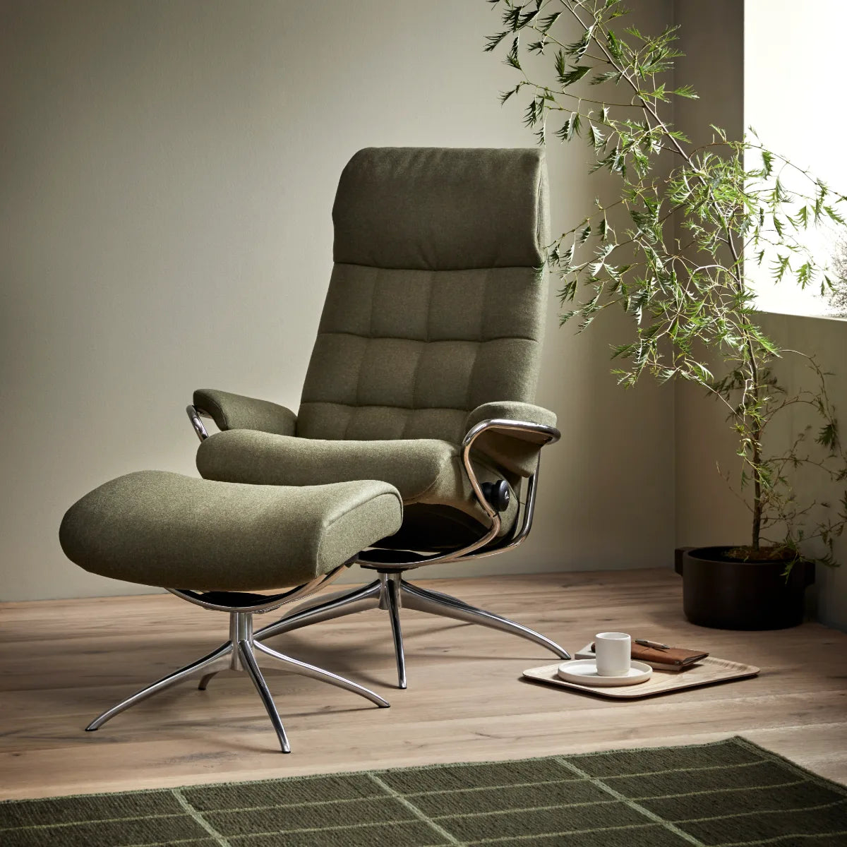 Stressless London met hoge rug en voetenbank