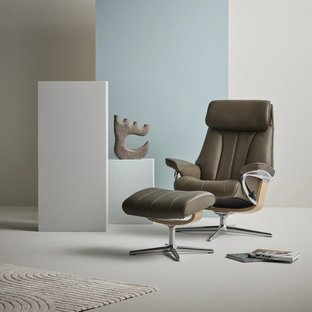 Stressless Paul with footstool in Velaro Forest Green leather on a Cross base with oak, in a bright studio