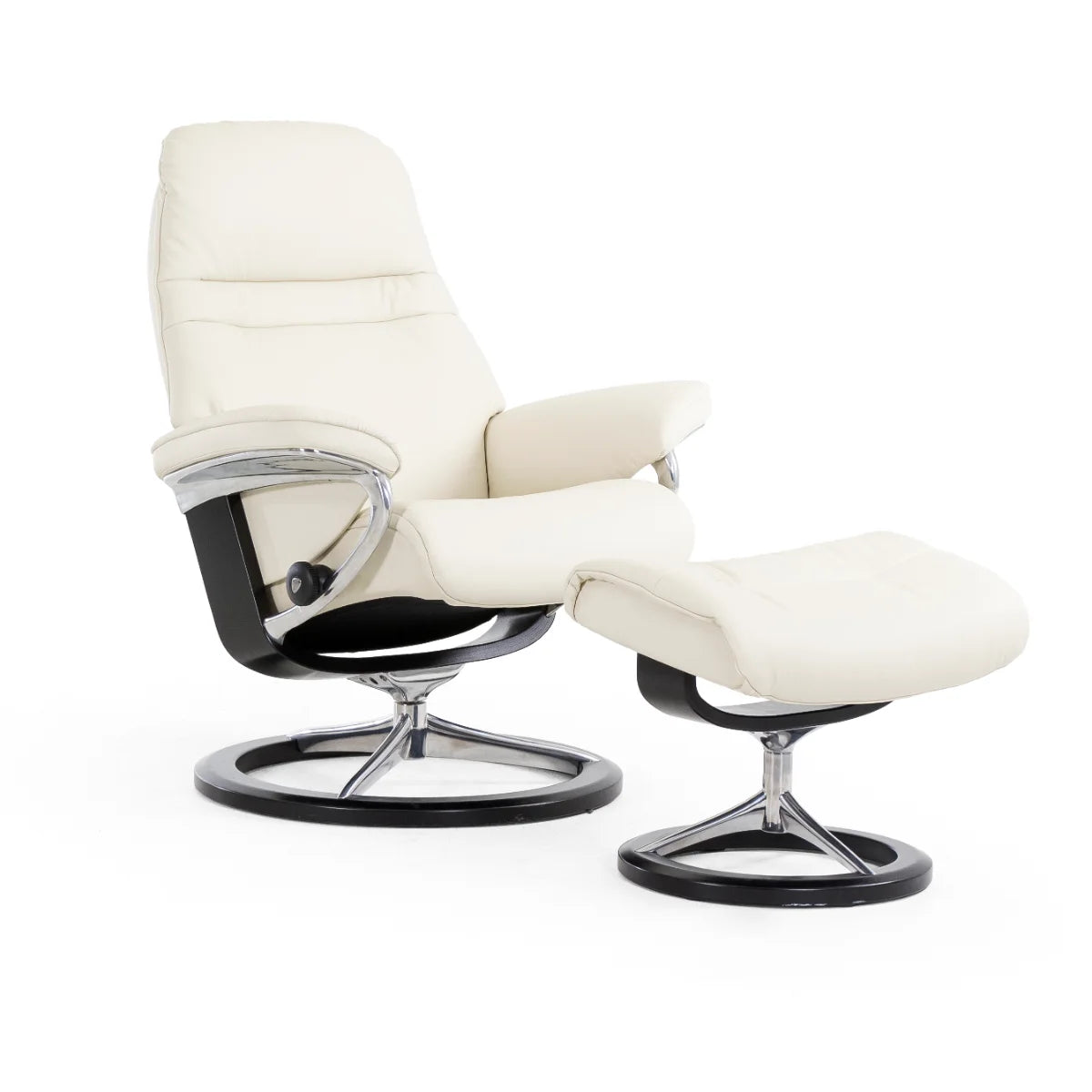 Stressless Sunrise met voetenbank in lichtgrijs Paloma leder op een Signature onderstel met zwart hout en gepolijst aluminium